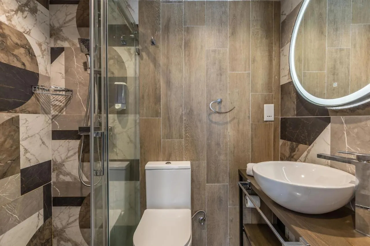 Well Located Studio 12 With Kitchen And Backyard Saint Julian's Apartment