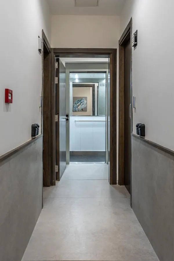 Well Located Studio 12 With Kitchen And Backyard Saint Julian's