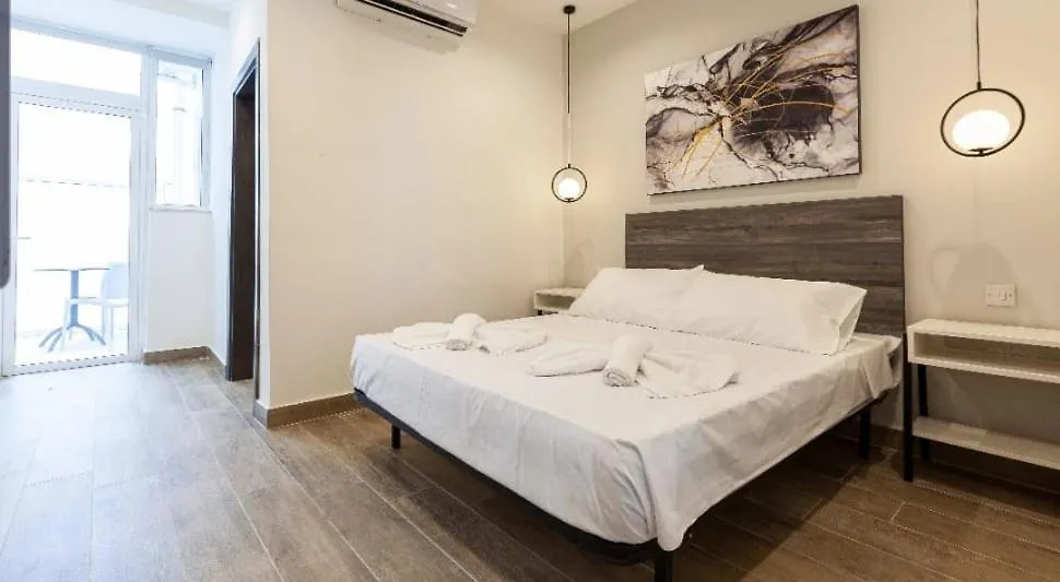 Well Located Studio 12 With Kitchen And Backyard Saint Julian's